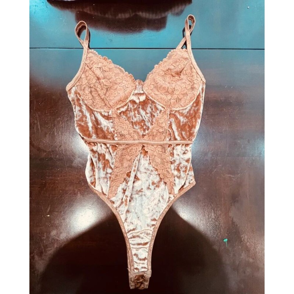 Bozzolo Crushed Velvet Lace Bodysuit – Size Large